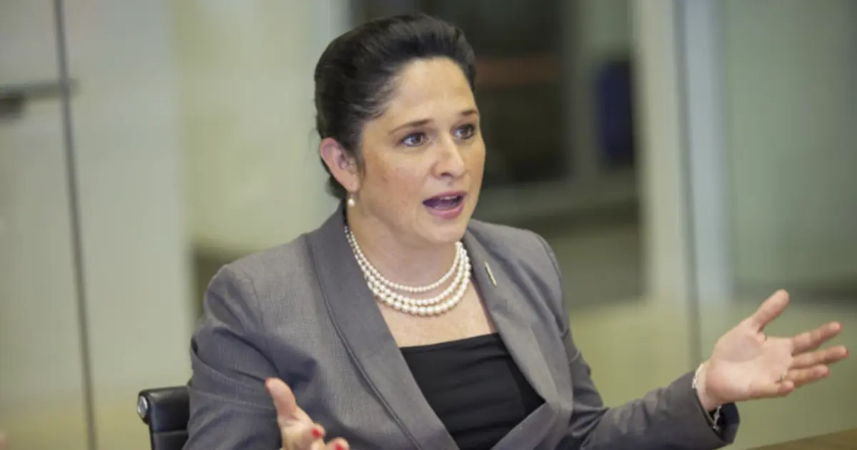 Mendoza wants to drop state’s late bill payment fee